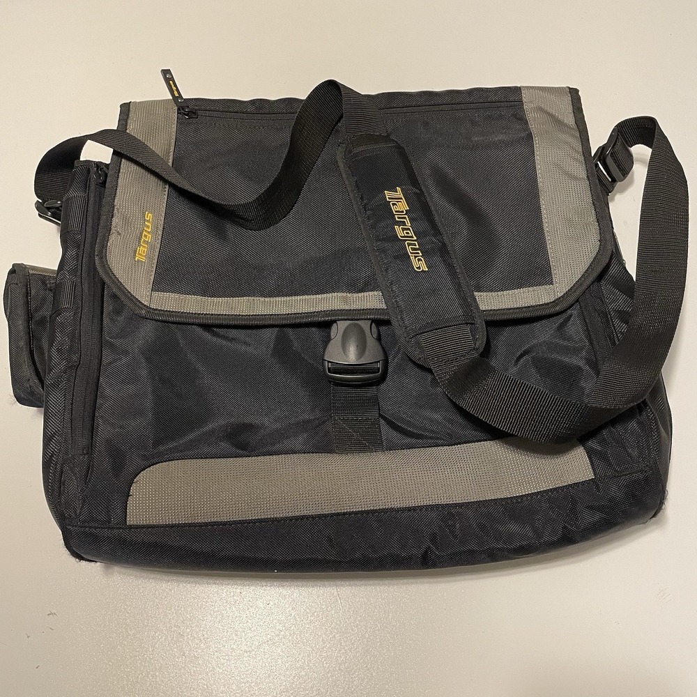 Targus CityGear Large 17" Messenger Laptop Bag Black w/Pockets, Strap